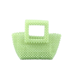 Sac à main tissé en perles vert menthe fait main de forme carrée pour l'été