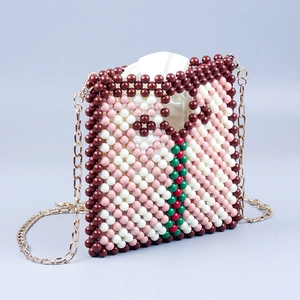 Sac à bandoulière en perles acryliques multicolores avec chaîne dorée et doublure satin