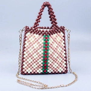 Handgefertigte Perlenhandtasche mit bunten Acrylperlen und abnehmbarer goldener Kette