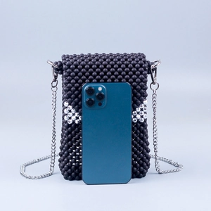 Sac de téléphone en perles noir mat avec motif papillon blanc et bandoulière chaîne