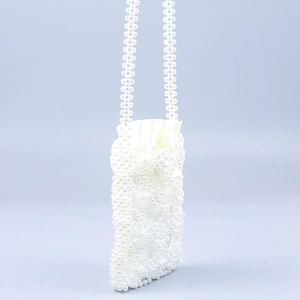 Sac de téléphone artisanal en perles blanches avec cristaux acryliques floraux