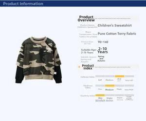 Détail d'un sweat-shirt camouflage pour enfant en tissu pur coton doux