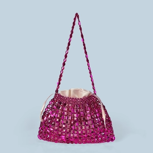 Fuchsiafarbene metallische Perlen-Tasche mit rosa Satin-Innenfutter und Kordelzug