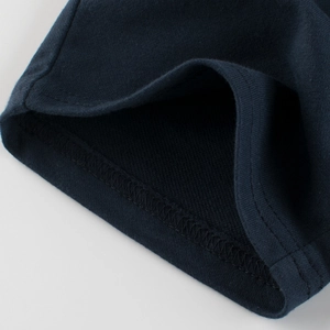 Short de sport bleu marine pour garçons avec bord-côte de qualité et coutures propres