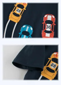Détail de l'imprimé voiture de course et poignet à double couture sur un T-shirt bleu marine