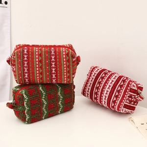 Three-piece set of knitted Christmas makeup bags with Fair Isle patterns and zipper closure