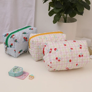 Quilted floral makeup bag set with bear patterns and secure zipper for daily travel storage