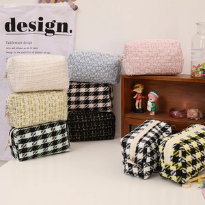 Cute green checkered canvas makeup bag with heart embroidery and large capacity