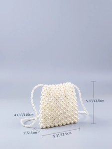 Détails du sac en perles avec dimensions 13,5cm sur 13,5cm et longue bandoulière