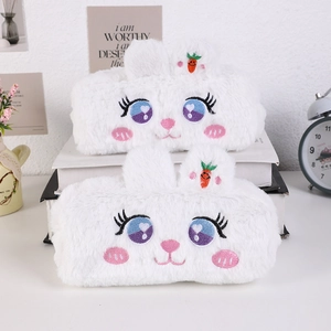 Trousse à Crayons en Peluche Mignonne Grande Capacité Sac à Papeterie Kawaii Dessin Animé Lapin Fraise Pour Étudiants Filles Garçons