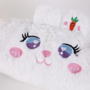 Trousse en peluche blanche à grande capacité avec visage brodé et détail carotte
