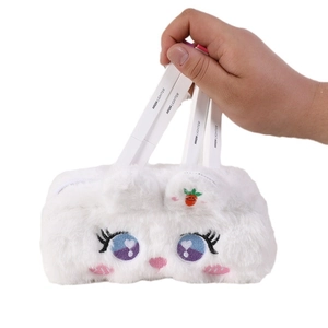 Trousse à crayons lapin en peluche blanche avec broderie carotte et grande capacité