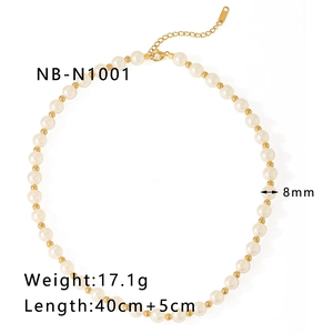 Détails du collier de perles 8mm avec billes dorées 18k et chaîne ajustable en acier