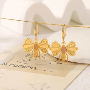Boucles d'oreilles papillon plaquées or 18k avec incrustation de pierre naturelle