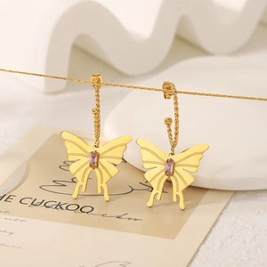 Boucles d'oreilles papillon plaquées or 18 carats avec zircon violet et ailes ajourées