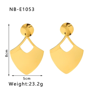 Detailed size view of large 18k gold hollow geometric earrings measuring 8cm by 5cm