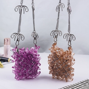 Mini sac à rouge à lèvres perlé en violet et ambre avec chaîne en métal à nœud