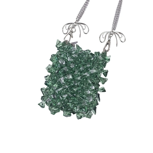 Mini sac vert perlé avec texture cristal de glace et chaîne à nœud argenté