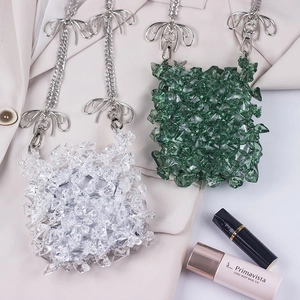 Mini sac bandoulière fait main en perles émeraude et transparent avec chaîne à nœuds