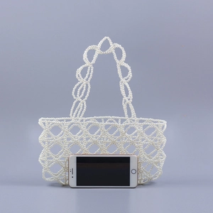 Sac à main perlé à la main avec structure évidée et poignée ondulée pour femme