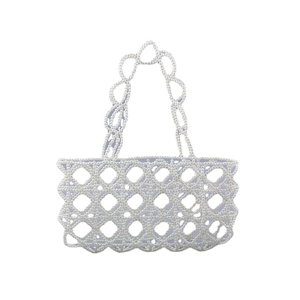 Élégant sac à main fait main en perles blanches avec des poignées tissées chic