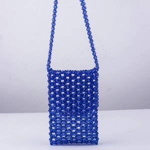 Sac à bandoulière fait main en perles acryliques bleues pour téléphone avec sangle