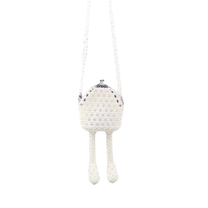 Sac bandoulière fait main en perles avec breloques jambes et longue bandoulière
