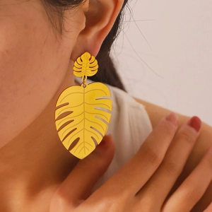 Monstera Leaf Drop Earrings 18K Gold Plated Stainless Steel Hollow Tropical Plant Dangle For Women Elegant Jewelry