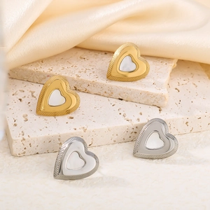 Boucles d'oreilles cœur en acier inoxydable doré 18K avec nacre blanche