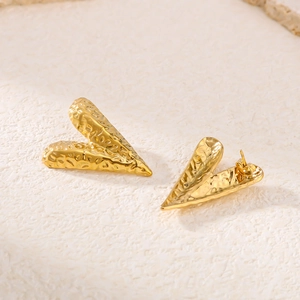 Boucles d'oreilles cœur martelées plaquées or 18K en acier inoxydable texturé