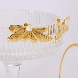 Stainless Steel Feather Wing Stud Earrings 18K Gold Plated Pleated Texture Elegant Minimalist Artificial Pearl Jewelry For Women