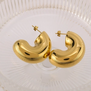 Polished 18k gold plated chunky C-shaped hoop earrings made of durable titanium steel