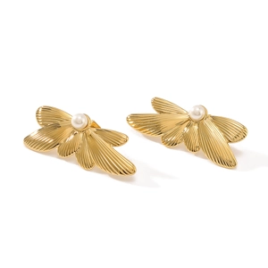 Thick gold-plated stainless steel feather wing stud earrings with center white pearl