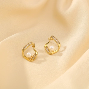 Boucles D'oreilles Créoles Géométriques Irrégulières Pour Femmes Acier Inoxydable Plaqué Or 18K Avec Künstliche Perle Et Zircon Baguette