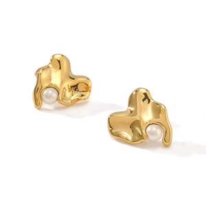 Boucles d'oreilles irrégulières en acier doré 18 carats avec perles blanches style français