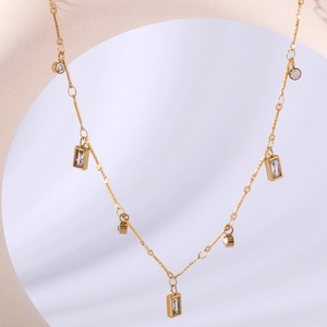 Collier en acier inoxydable plaqué or 18 carats avec pendentifs géométriques en zircon cubique