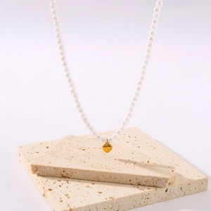 18k vergoldete Edelstahl-Perlenkette mit goldenem Herzanhänger für Damen