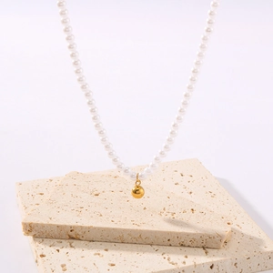Collier de perles de style français en acier inoxydable doré 18 carats avec pendentif