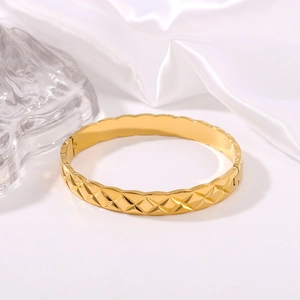 Bracciale rigido dorato minimalista con motivo a griglia in acciaio inossidabile placcato 18K