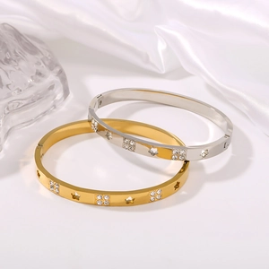 Bracelet Jonc Étoile Évidée Acier Inoxydable Plaqué Or 18K Zircon Incrusté Bijoux À Charnière Pour Femmes Style Ins