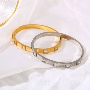 Bracelets en acier inoxydable poli avec zircons carrés en finitions or et argent