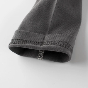 T-shirt enfant gris anthracite en coton avec coutures surjetées de haute qualité