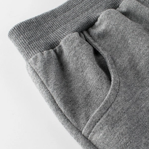 Short en maille gris pour garçons avec taille élastique côtelée et poches latérales