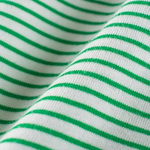 Short tricoté pour enfants à rayures vertes et blanches en coton doux et respirant