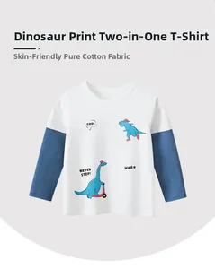 Détail du t-shirt coton enfant montrant le tissu doux et l'imprimé dinosaure rigolo