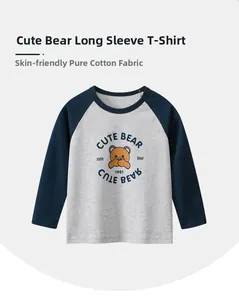 Detail aus hautfreundlicher Baumwolle für langärmliges Bären-Raglan-T-Shirt für Kinder