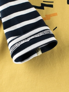 T-shirt manches longues enfant en coton jaune moutarde avec poignets rayés à double couture