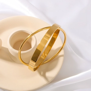 Two-piece 18K gold plated stainless steel geometric bangles set in mirror finish