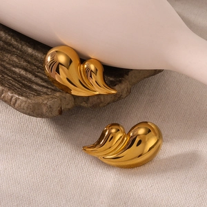 Polished 18K gold-plated asymmetrical heart earrings in stainless steel for women