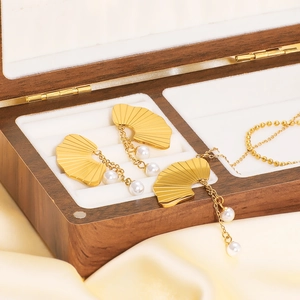 Boucles Oreilles En Acier Inoxydable En Forme De Feuille De Ginkgo Et Collier Double Couche Avec Künstliche Perle Blanche Pour Femme